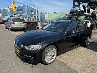 skadebil auto BMW 3-serie 320d HIGH EXECUTIVE / DAK / LEER / 2012/6