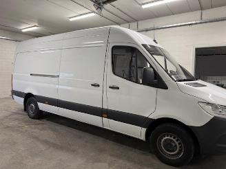 krockskadad bil auto Mercedes Sprinter  2023/9