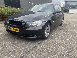 krockskadad bil auto BMW 3-serie 2.0d 90kw sedan 2007/9