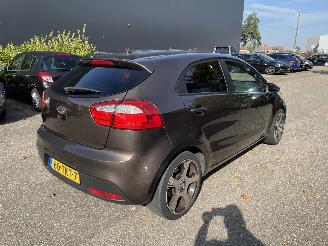 Kia Rio 1.2 tdi 5drs picture 3