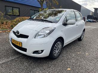 Voiture accidenté Toyota Yaris 1.3 5drs 74kw Clima 2010/8