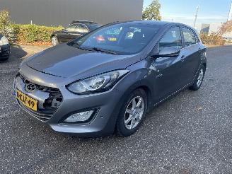 skadebil auto Hyundai I-30 1.6 99kw 2013/6