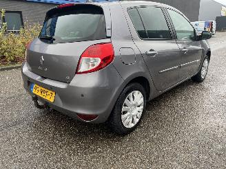 Vaurioauto  passenger cars Renault Clio 1.5 dci 5drs 2011/10