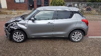 damaged passenger cars Suzuki Swift HYBRID 2022/9