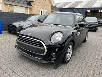 Vaurioauto  passenger cars Mini One 75KW Essential Trim Navi 2021/3