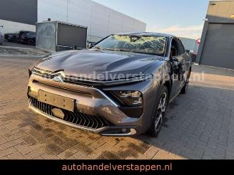 damaged passenger cars Citroën C5 X C5X Feel Pack Hybrid 132 kW 2024/1