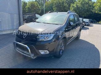 krockskadad bil auto Dacia Sandero II Stepway Celebration 2017/5