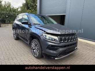 krockskadad bil auto Jeep Compass 1.3l T4-PHEV 177kW Summit Automatik 4WD 2024/7