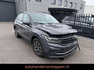 krockskadad bil auto Volkswagen Tiguan 2.0TDI Life R-Cam DAB+ LED 2022/6