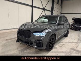 Schadeauto BMW X5 xDrive30d M Sport 210KW Pano Hud 22 Harman 2021/12
