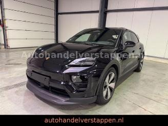krockskadad bil bedrijf Porsche Macan Electric 4 PDLS+ PASM Hud BOSE 2024/11