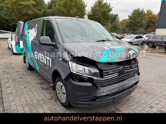 krockskadad bil auto Volkswagen Transporter 2023/7
