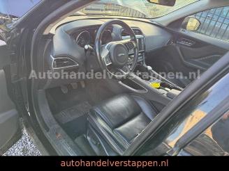 Jaguar F-Pace R-Sport D180 20D AWD picture 10