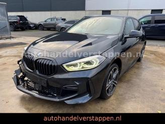 krockskadad bil auto BMW 1-serie d M Sport Auto 99co2 - Leder Navi LED 2023/9