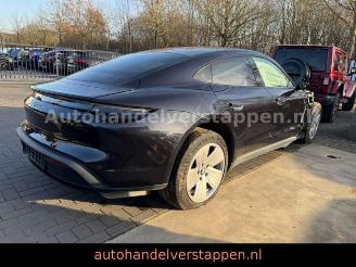 Schadeauto Porsche Taycan 350KW Panorama Leder CAM 93KWH 2023/9