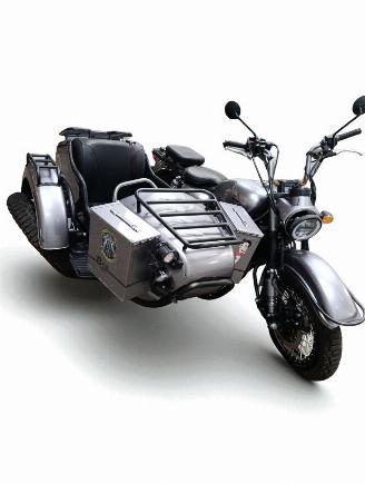 krockskadad bil motor Mash  B-SIDE 2024/7