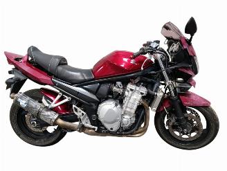 krockskadad bil motor Suzuki Bandit 1250  2007/11
