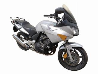 krockskadad bil motor Honda CBF 600  2005/1