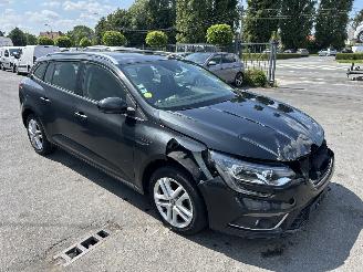 krockskadad bil auto Renault Mégane Grandtour  2019/9