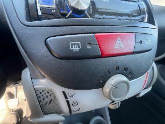 Peugeot 107  picture 9