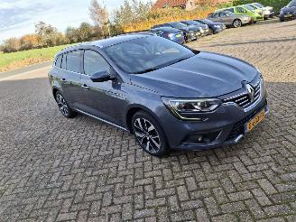 Schadeauto Renault Mégane 1.3 tce bose  103kw automaat navi leer 2019/10