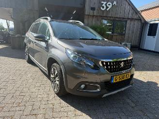 Schadeauto Peugeot 2008 1.2 AUTOMAAT PANO 39000!! NAVI CAMERA 2019/6