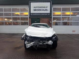 Volvo V-40 V40 (MV), Hatchback 5-drs, 2012 / 2019 2.0 D2 16V picture 2