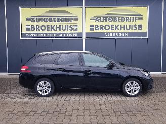 Peugeot 308 SW 1.2 PureTech Blue Lease Executive picture 4