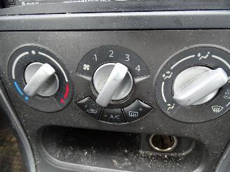 Suzuki Splash 1.0 12v picture 6