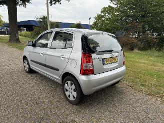 Kia Picanto  picture 3