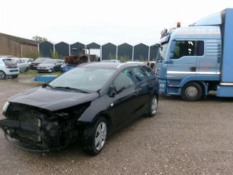 skadebil auto Kia Ceed 1.6 CRDI Break Comfort 2014/2