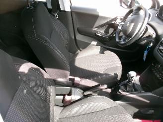 Peugeot 208 1.2 Allure 5 DRS picture 22