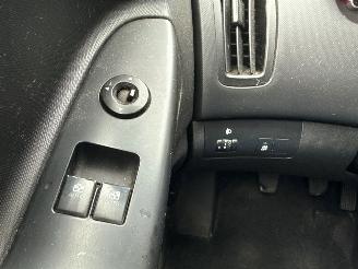 Kia Cee d 1.4 CVVT 16V Hatchback 2Dr Benzine 1.396cc 66kW (90pk) FWD picture 18