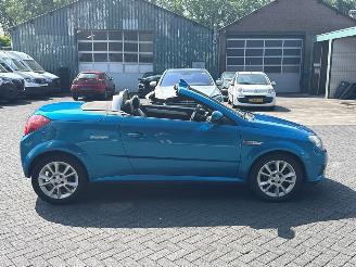 Opel Tigra 1.8 16V Cabrio  Benzine 1.796cc 92kW (125pk) FWD picture 11