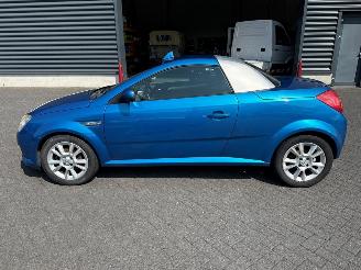 Opel Tigra 1.8 16V Cabrio  Benzine 1.796cc 92kW (125pk) FWD picture 4