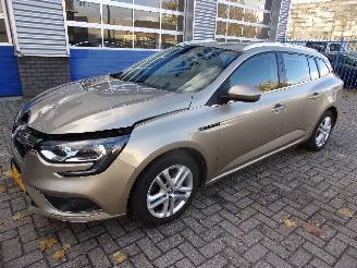 skadebil auto Renault Mégane ESTATE 1.2 TCE ZEN 2017/10