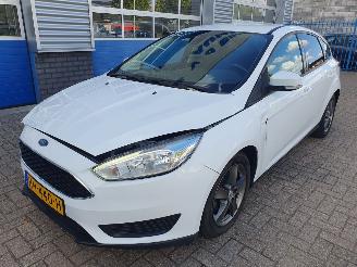 krockskadad bil auto Ford Focus 1.0 Trend Edition 2015/10