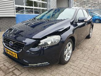 Damaged car Volvo V-40 2.0 D2 Momentum Business 2015/7