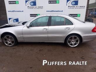 Coche siniestrado Mercedes E-klasse E (W211), Sedan, 2002 / 2008 3.2 E-320 V6 18V 2002/5