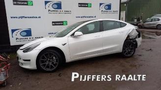 Salvage car Tesla Model 3 Model 3, Sedan, 2017 Long Range 72kWh 2019/9