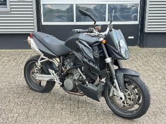 KTM 990 Super Duke  picture 1