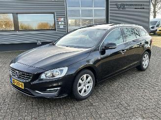 krockskadad bil auto Volvo V-60 2.0 T5 Kinetic 245PK Automaat 2016/7