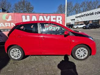 Toyota Aygo 1.0 vvt-i x-play limited picture 2