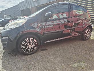 Peugeot 107 1.0 active AIRCO picture 4