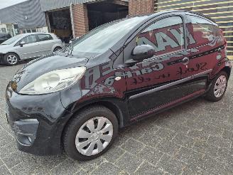 Peugeot 107 1.0 active airco picture 5