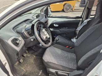 Peugeot 108  picture 7