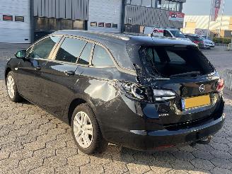 Opel Astra Sports Tourer 1.2 Edition picture 6