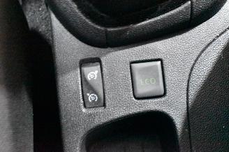 Renault Clio 0.9 TCe Limited picture 36