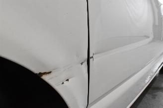 Volkswagen Transporter Kombi picture 15