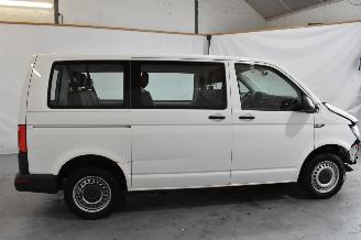 Volkswagen Transporter Kombi picture 8